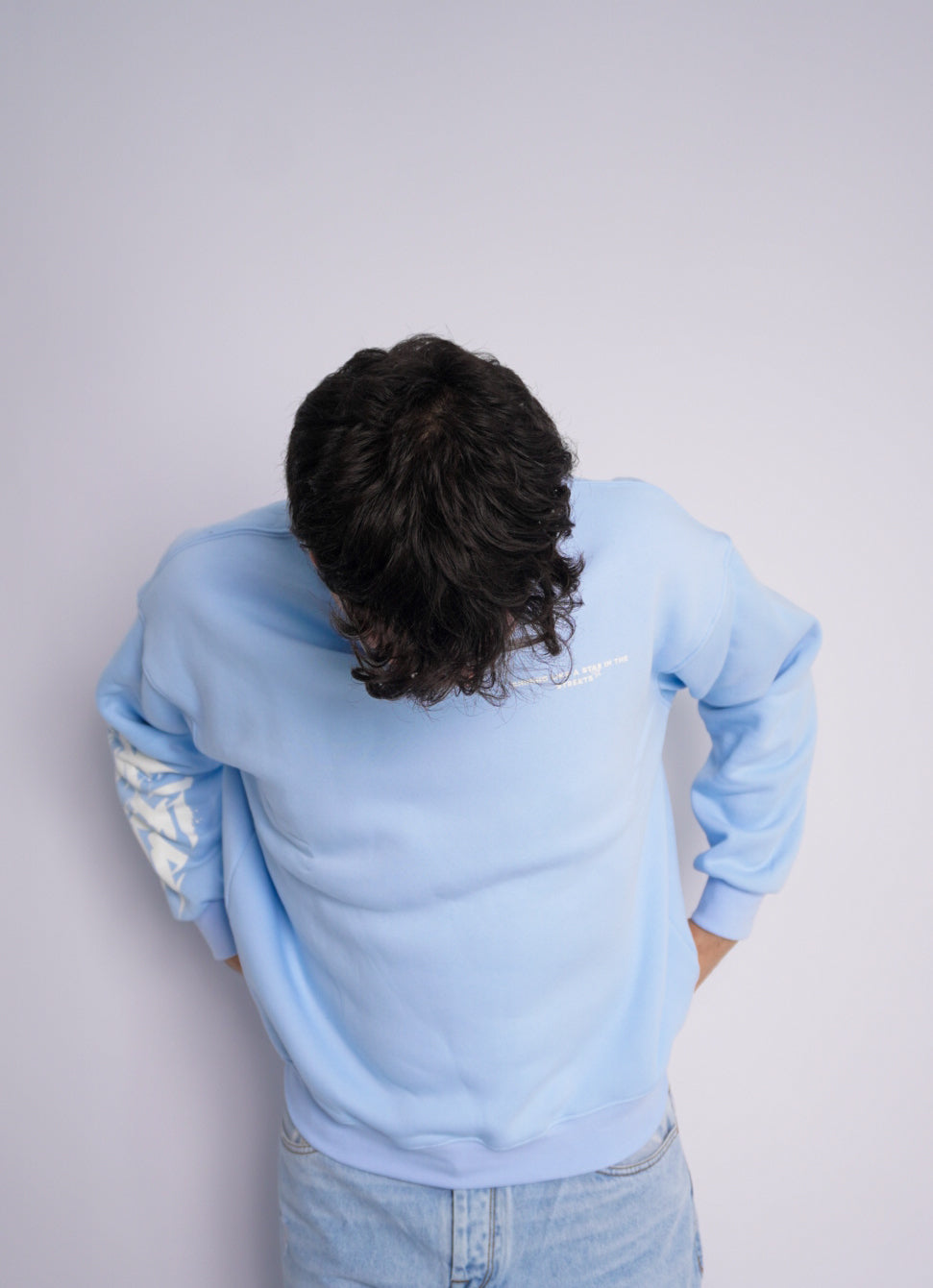 BLEU SWEAT SHIRT ' ALL EYES ON ME '