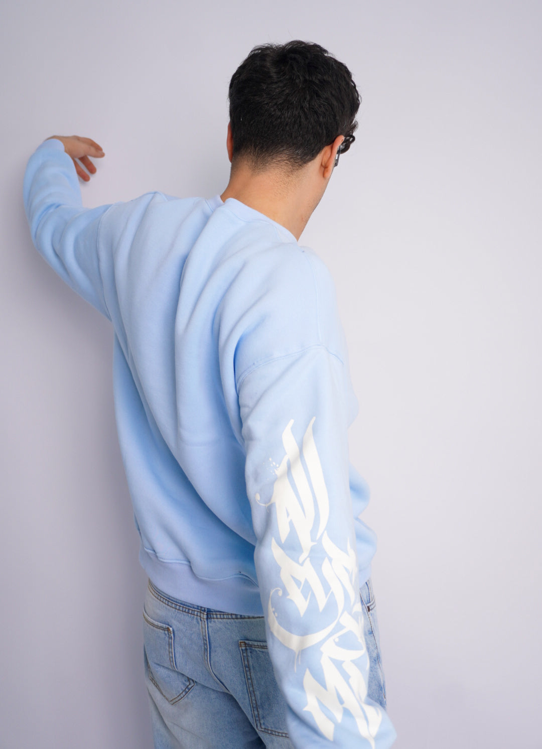 BLEU SWEAT SHIRT ' ALL EYES ON ME '