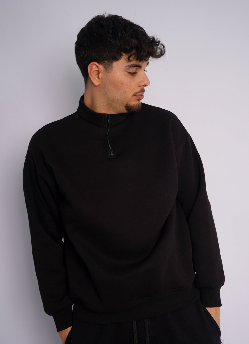 BLACK SIMPLE ZIP SWEAT SHIRT