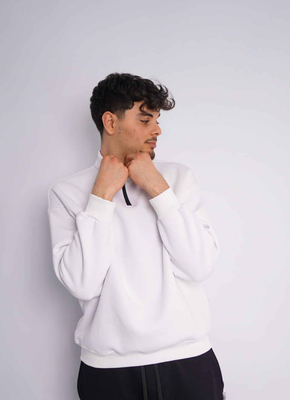 WHITE SIMPLE ZIP SWEAT SHIRT
