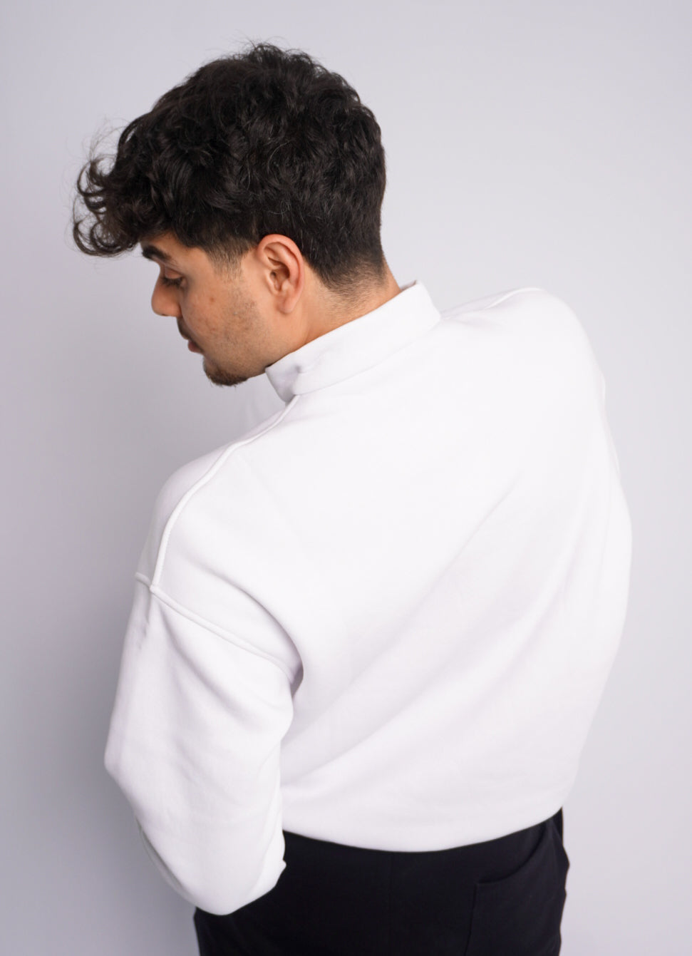 WHITE SIMPLE ZIP SWEAT SHIRT