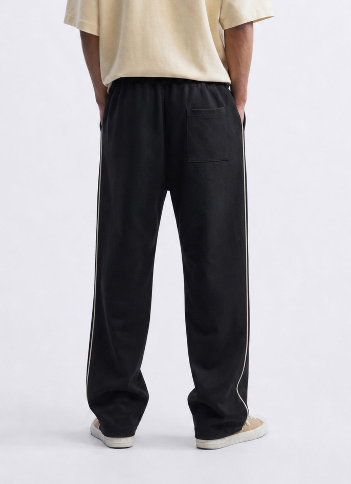 BLACK SWEAT PANTS / BAGGY