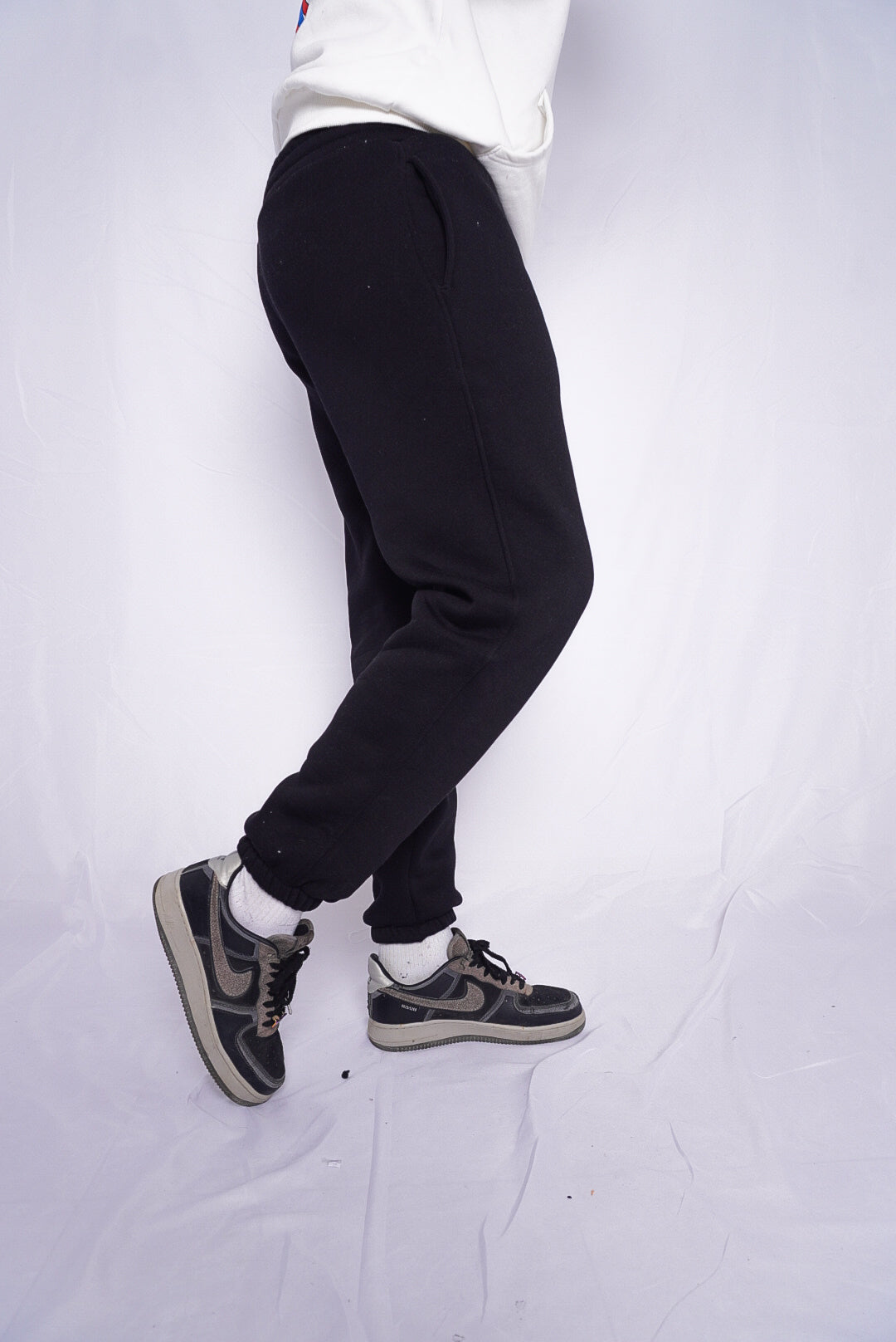 BLACK SWEAT PANTS