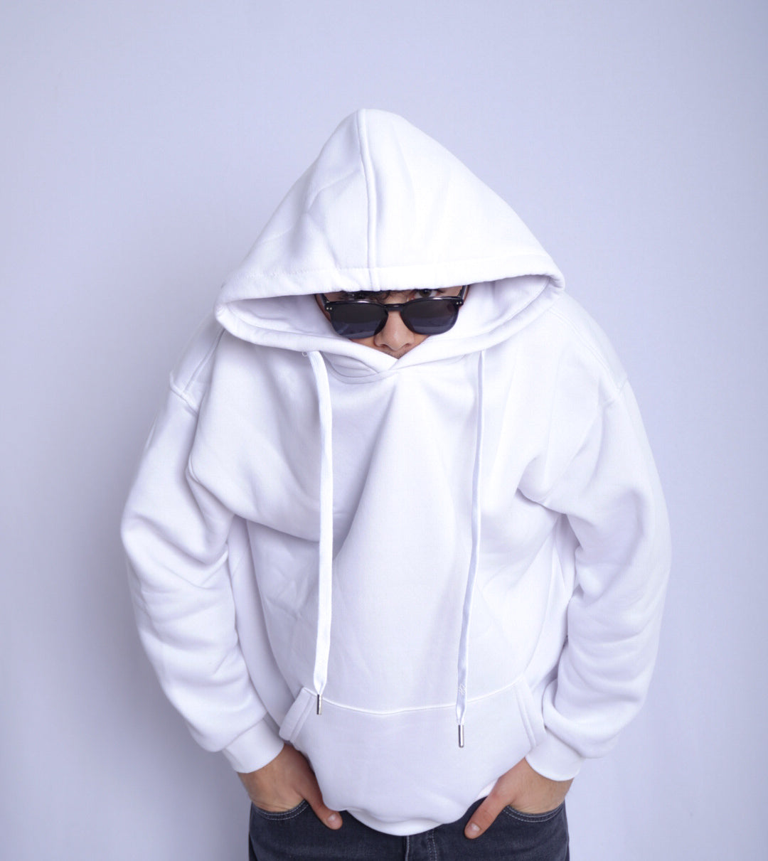 SIMPLE WHITE HOODIE