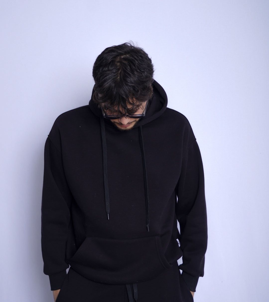 SIMPLE BLACK HOODIE