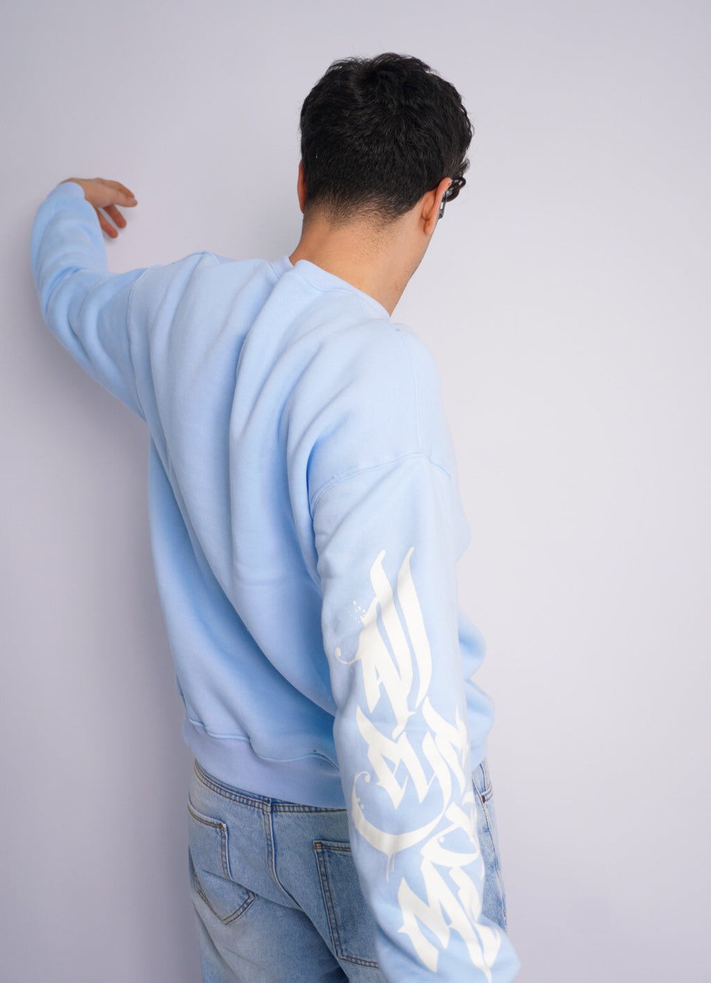 BLEU SWEAT SHIRT ' ALL EYES ON ME '